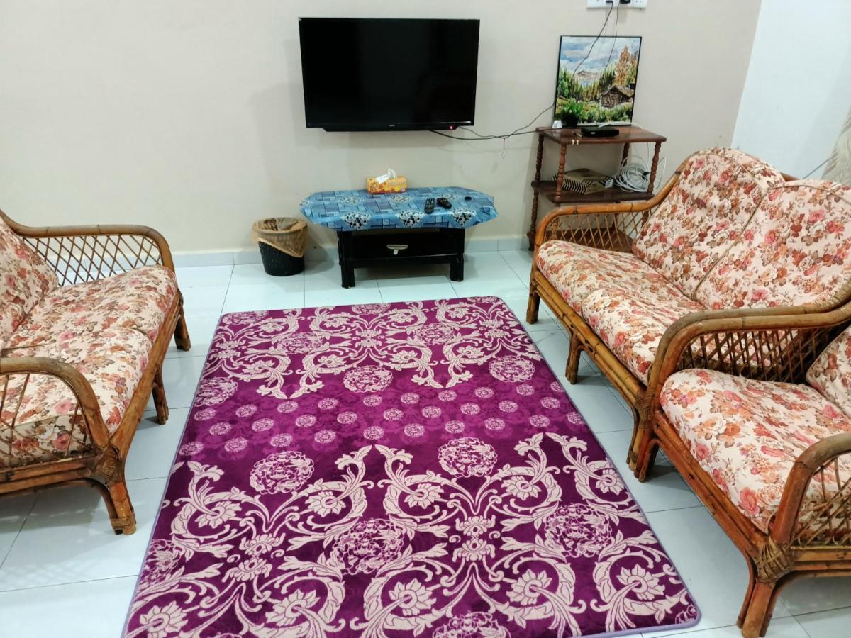 Ummi'S Homestay Kuala Besut Kampong Baru Buitenkant foto