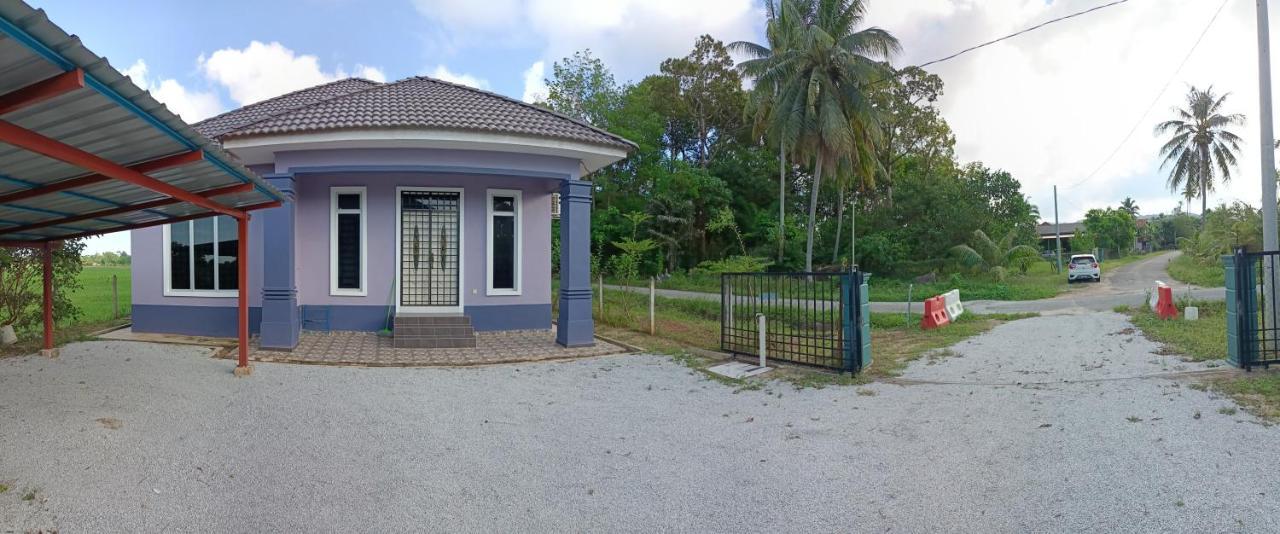 Ummi'S Homestay Kuala Besut Kampong Baru Buitenkant foto