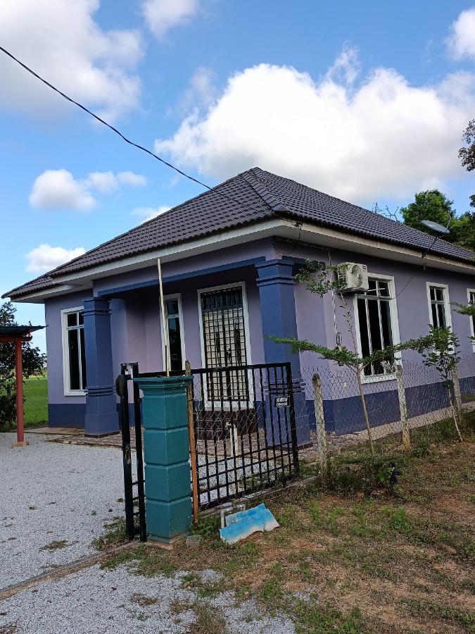 Ummi'S Homestay Kuala Besut Kampong Baru Buitenkant foto