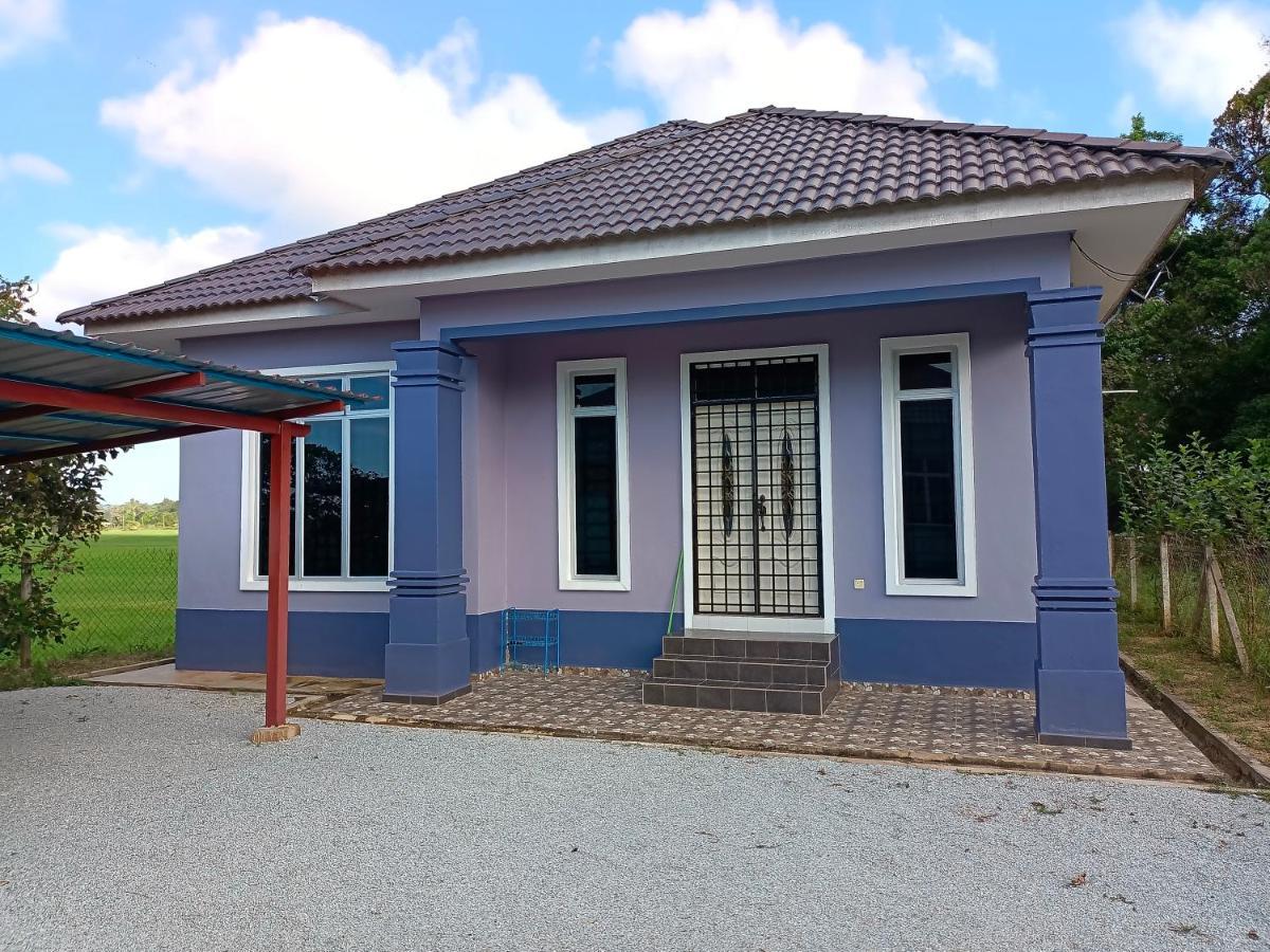 Ummi'S Homestay Kuala Besut Kampong Baru Buitenkant foto