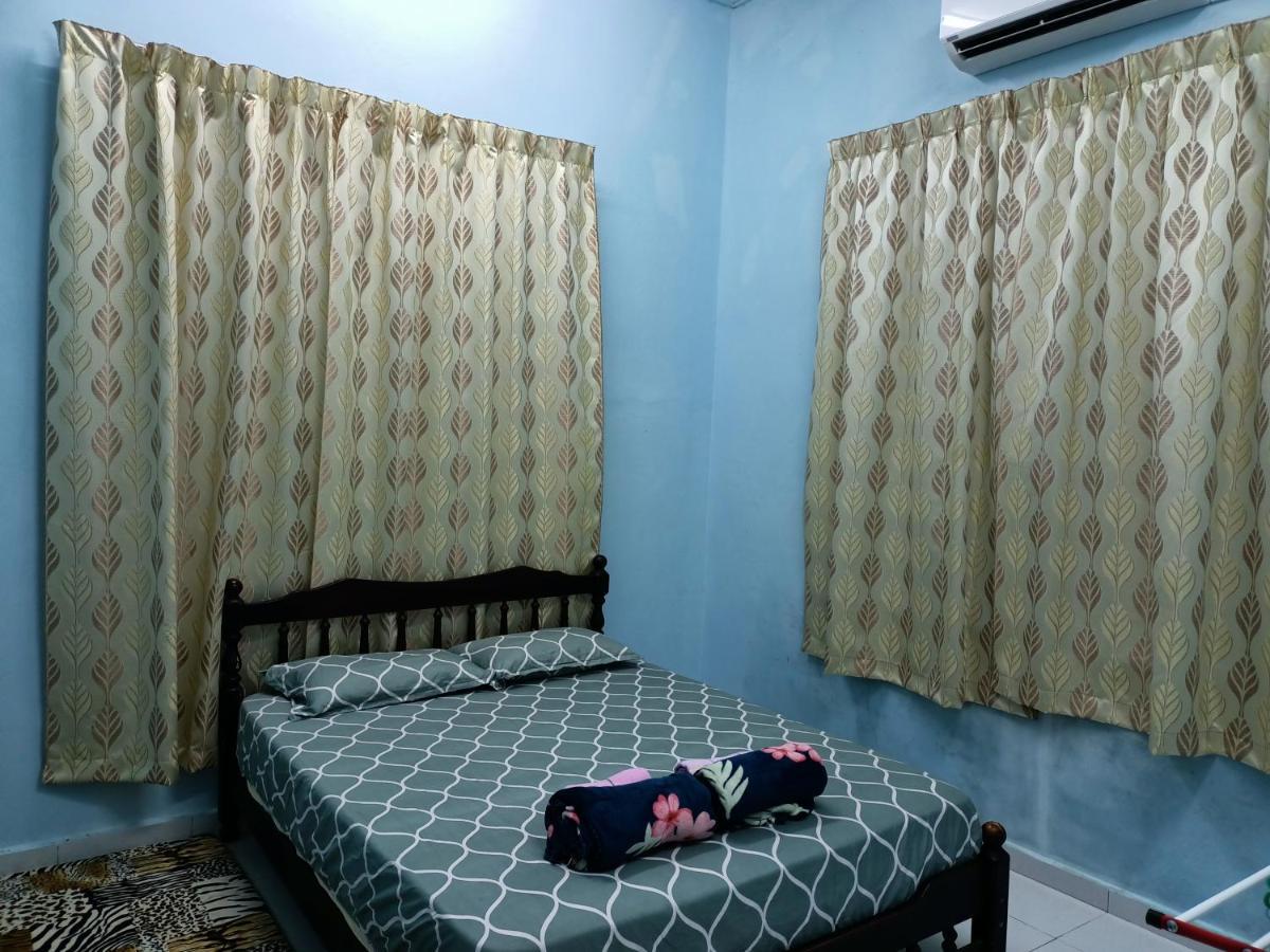 Ummi'S Homestay Kuala Besut Kampong Baru Buitenkant foto