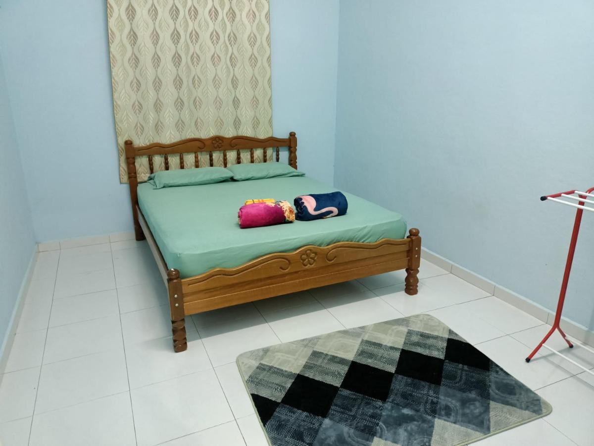 Ummi'S Homestay Kuala Besut Kampong Baru Buitenkant foto