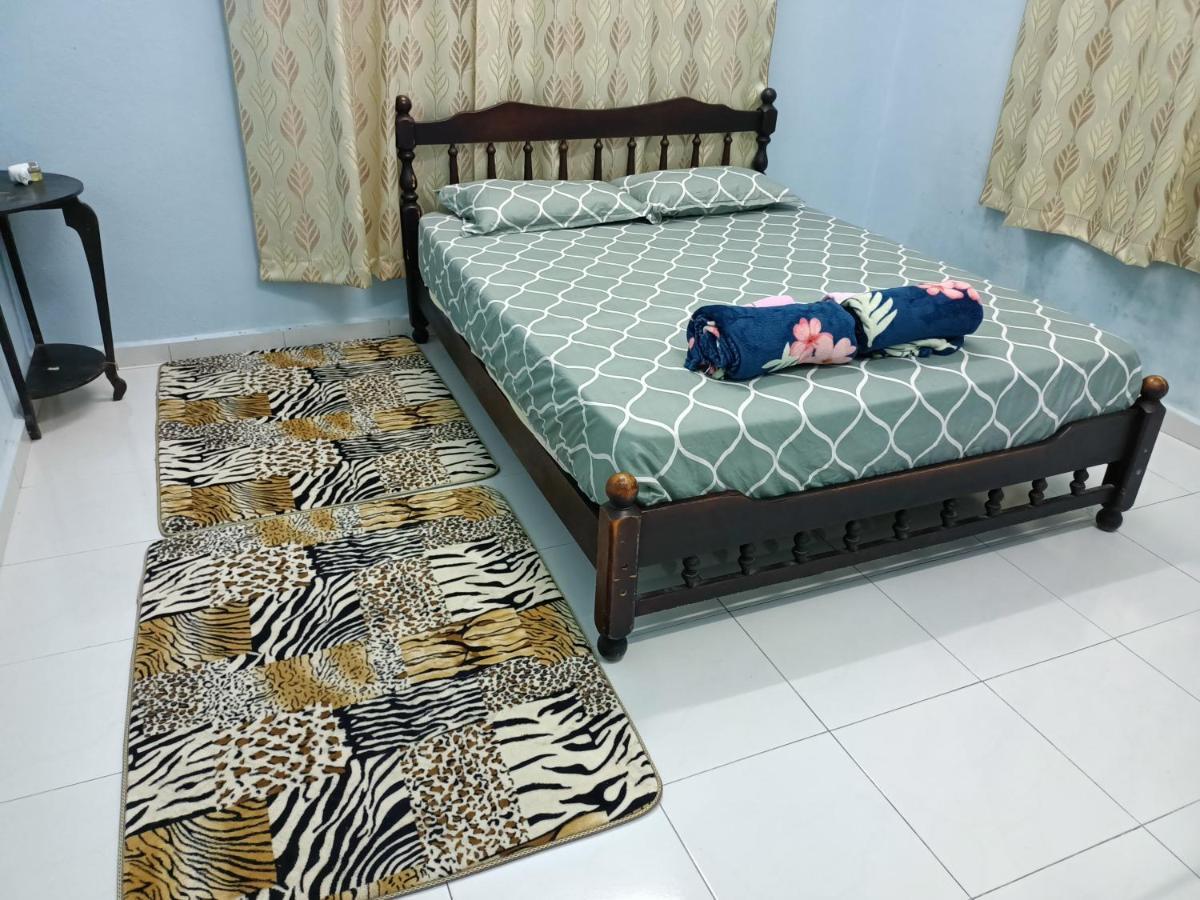 Ummi'S Homestay Kuala Besut Kampong Baru Buitenkant foto