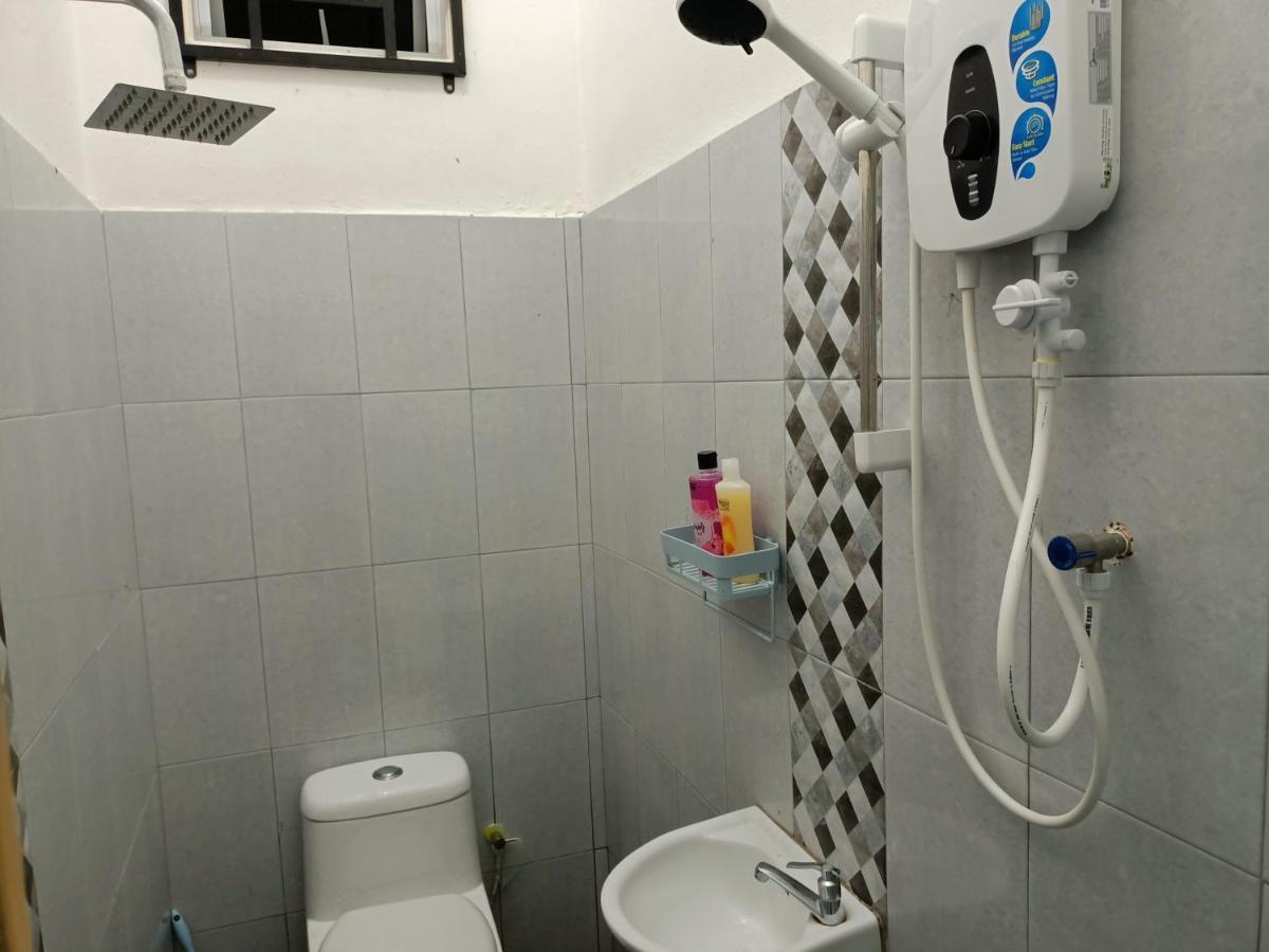Ummi'S Homestay Kuala Besut Kampong Baru Buitenkant foto